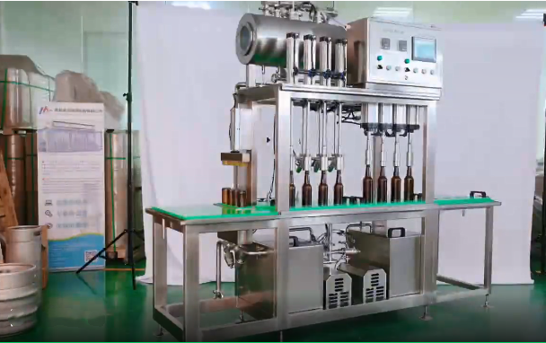 全自動啤酒灌裝機(jī)-產(chǎn)量高-選擇海志啤酒設(shè)備-支持定制！